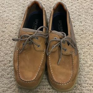 Men’s Sperry tan Billifish boat shoe, size 10.5. Excellent condition.